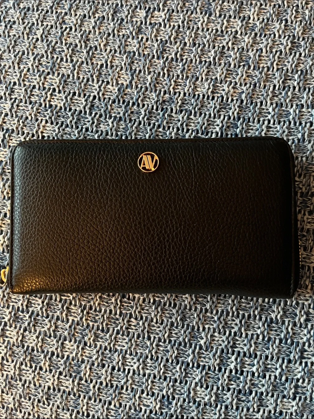 ANNA VIRGILI Black Pebbled Leather Zip Wallet NWT